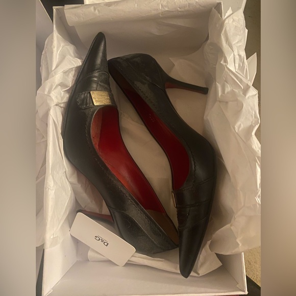 DOLCE & GABBANA Leather Stilettos w/ Gold Name Plate - Picture 9 of 11